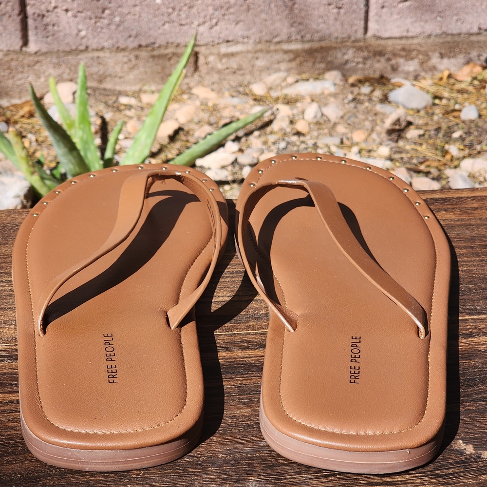 Free People Women's Cognac Brown Leather Studded Flip Flop Sandals Size 10 - Picture 6 of 9